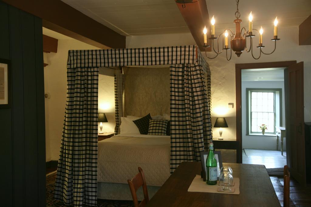 The Stone House Bed And Breakfast Hurley Room photo