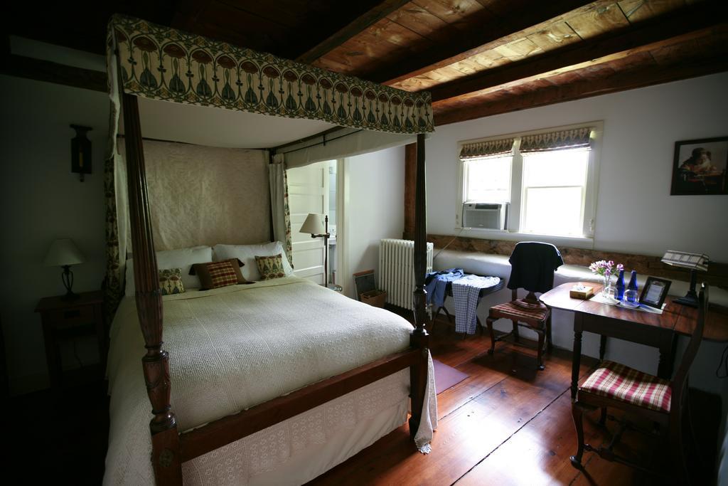 The Stone House Bed And Breakfast Hurley Room photo