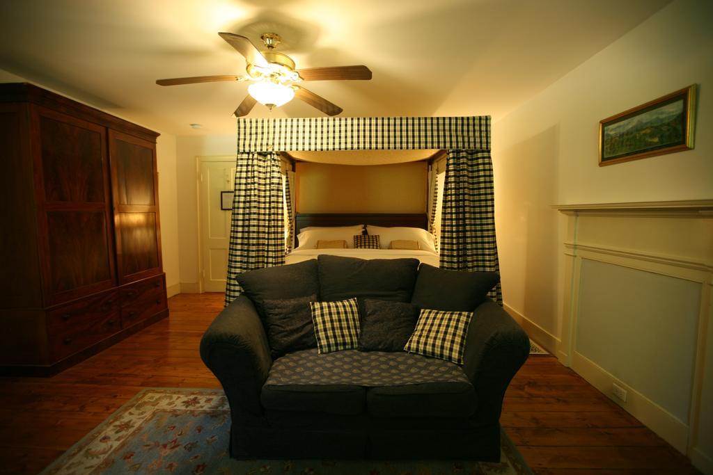 The Stone House Bed And Breakfast Hurley Room photo