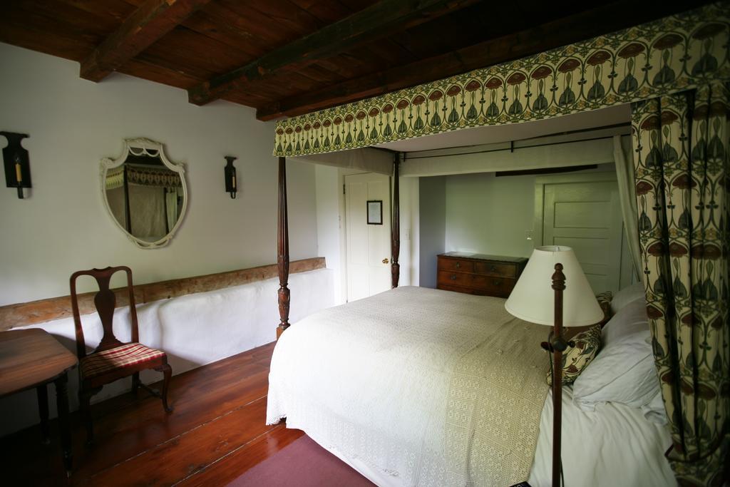 The Stone House Bed And Breakfast Hurley Room photo
